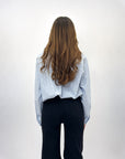 Camicia over a righe con gioielli