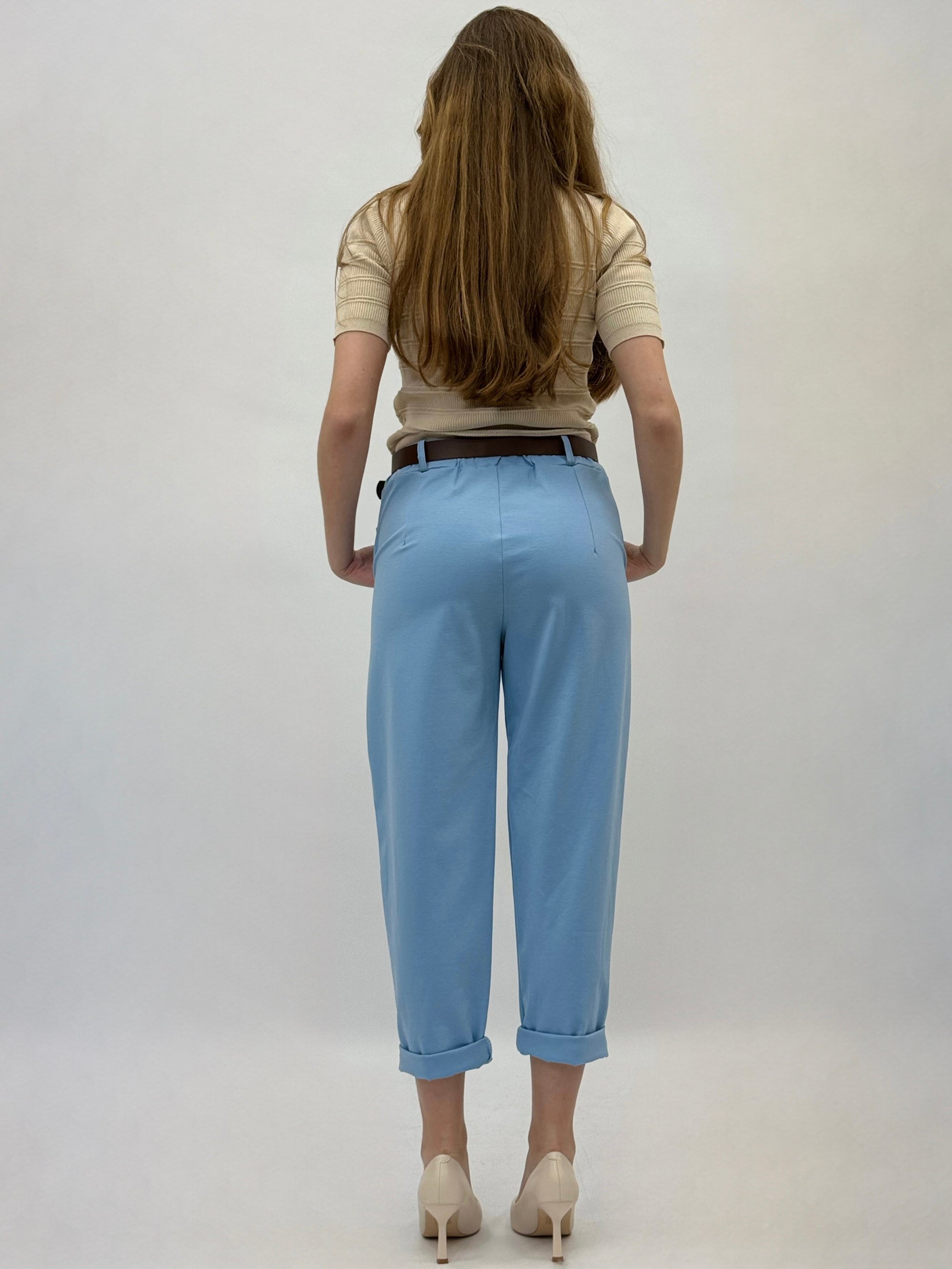 Pantaloni con cintura e tasche