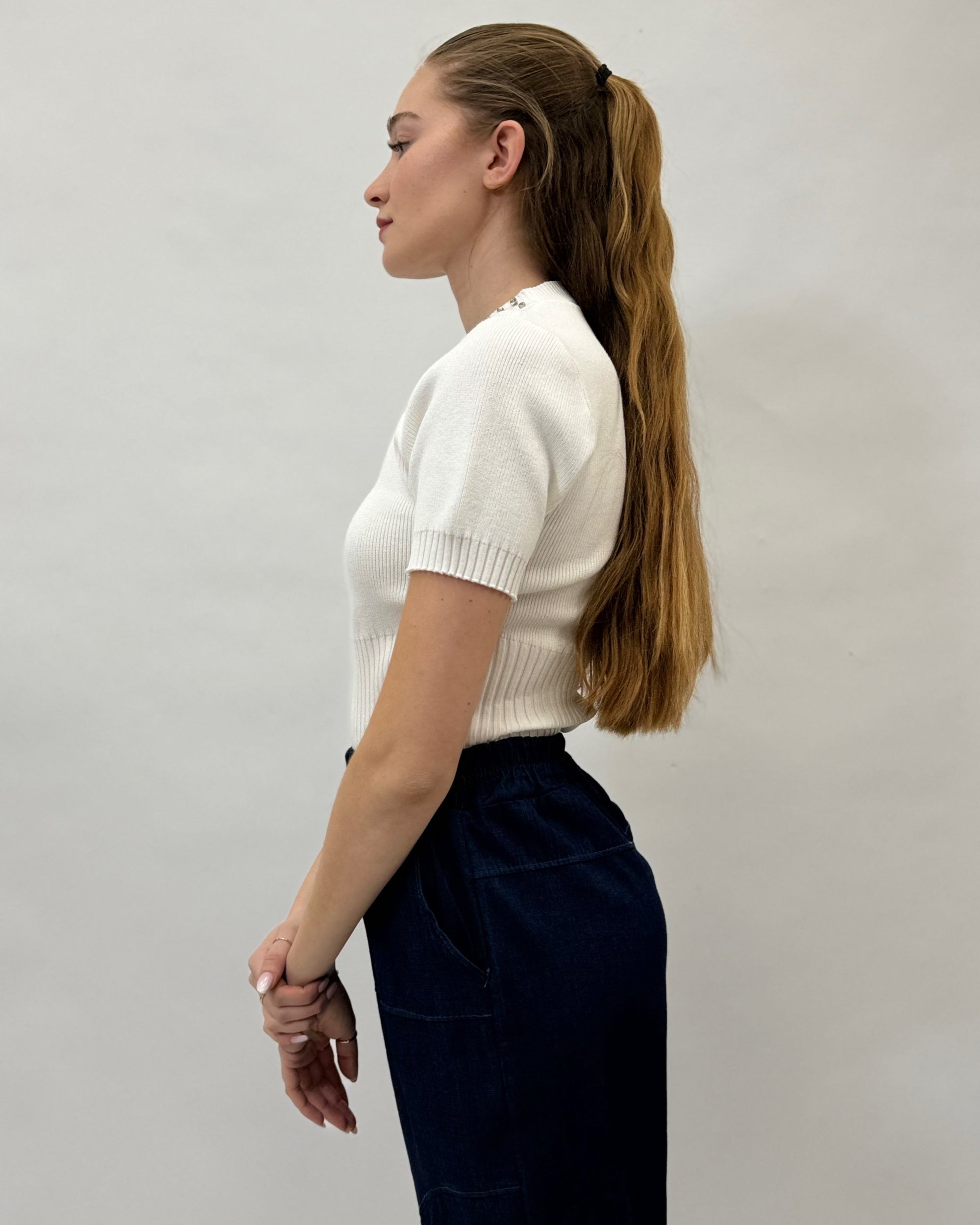 Maglia con decorazioni gioielli
