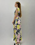 Abito con stampa fiori scollo a V