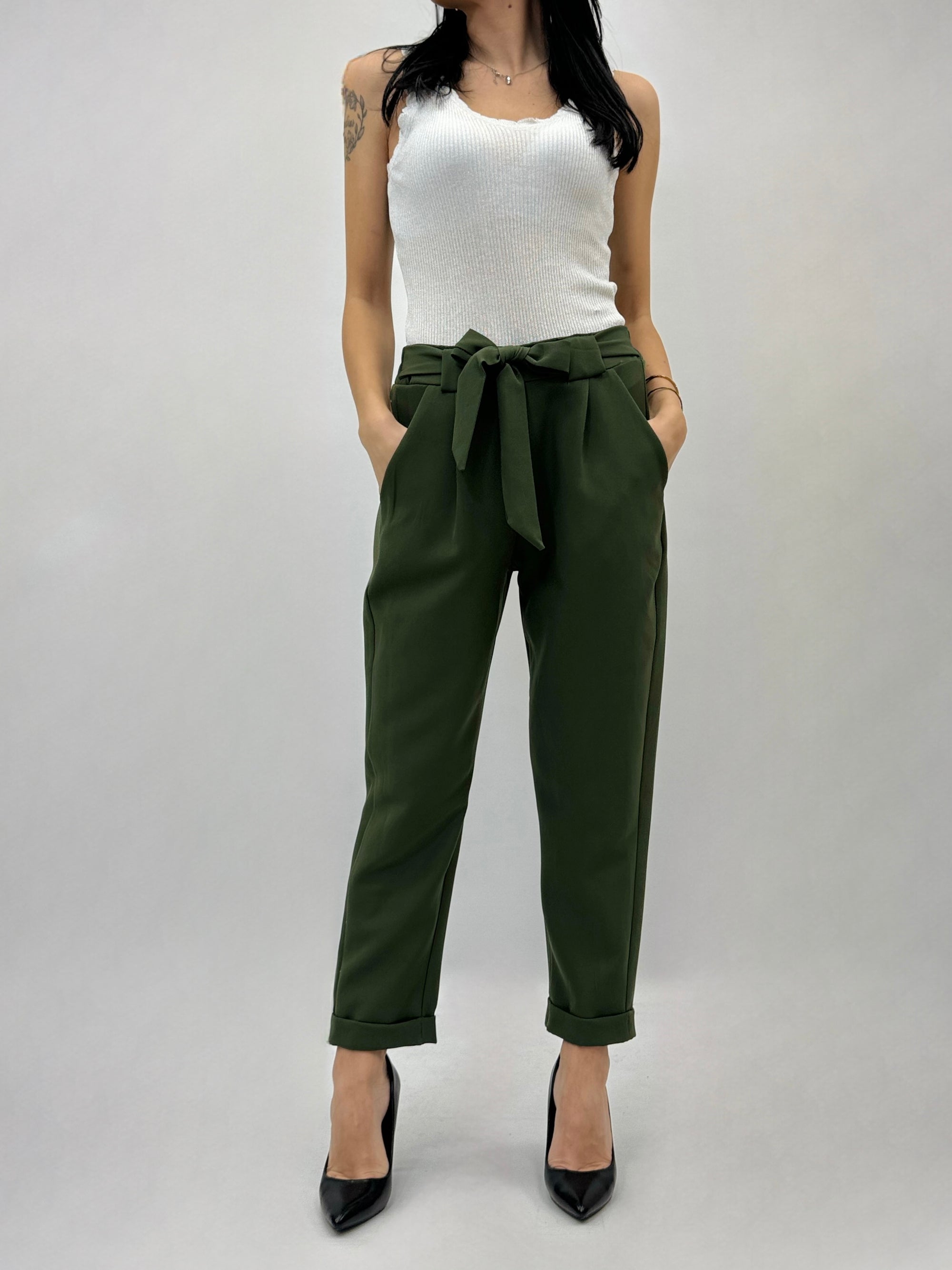 Pantaloni eleganti con fiocco