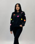 Maglione con cuori ricamati