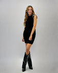 Abito in maglia con brillantini sulle spalle