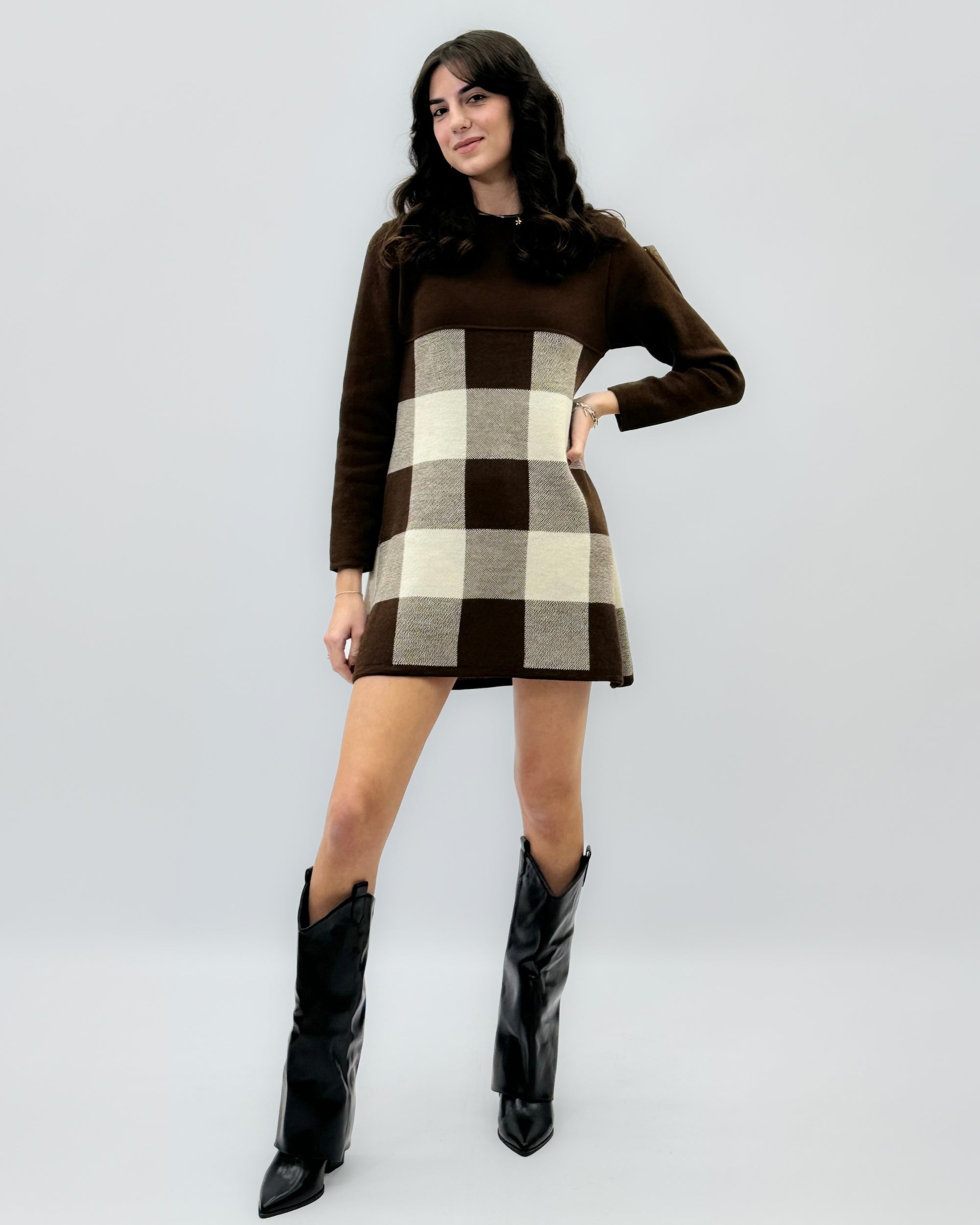 Abito in maglia con fantasia a quadri