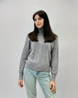 Maglione dolcevita con tre intrecci