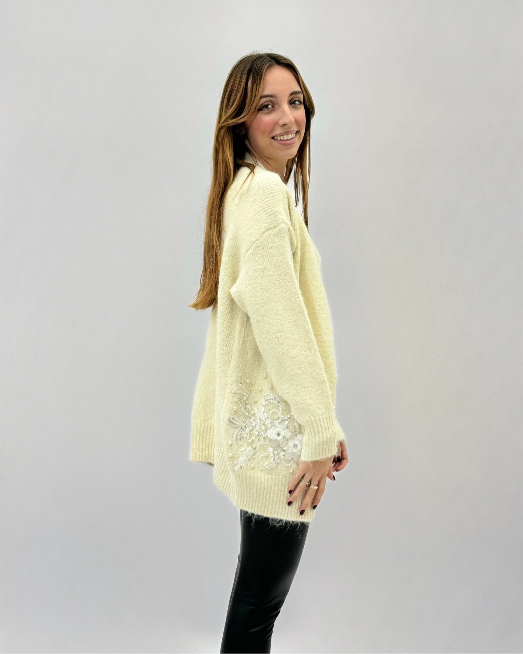 Cardigan misto lana con ricami e perle