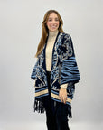 Poncho caldo con fantasia e frange