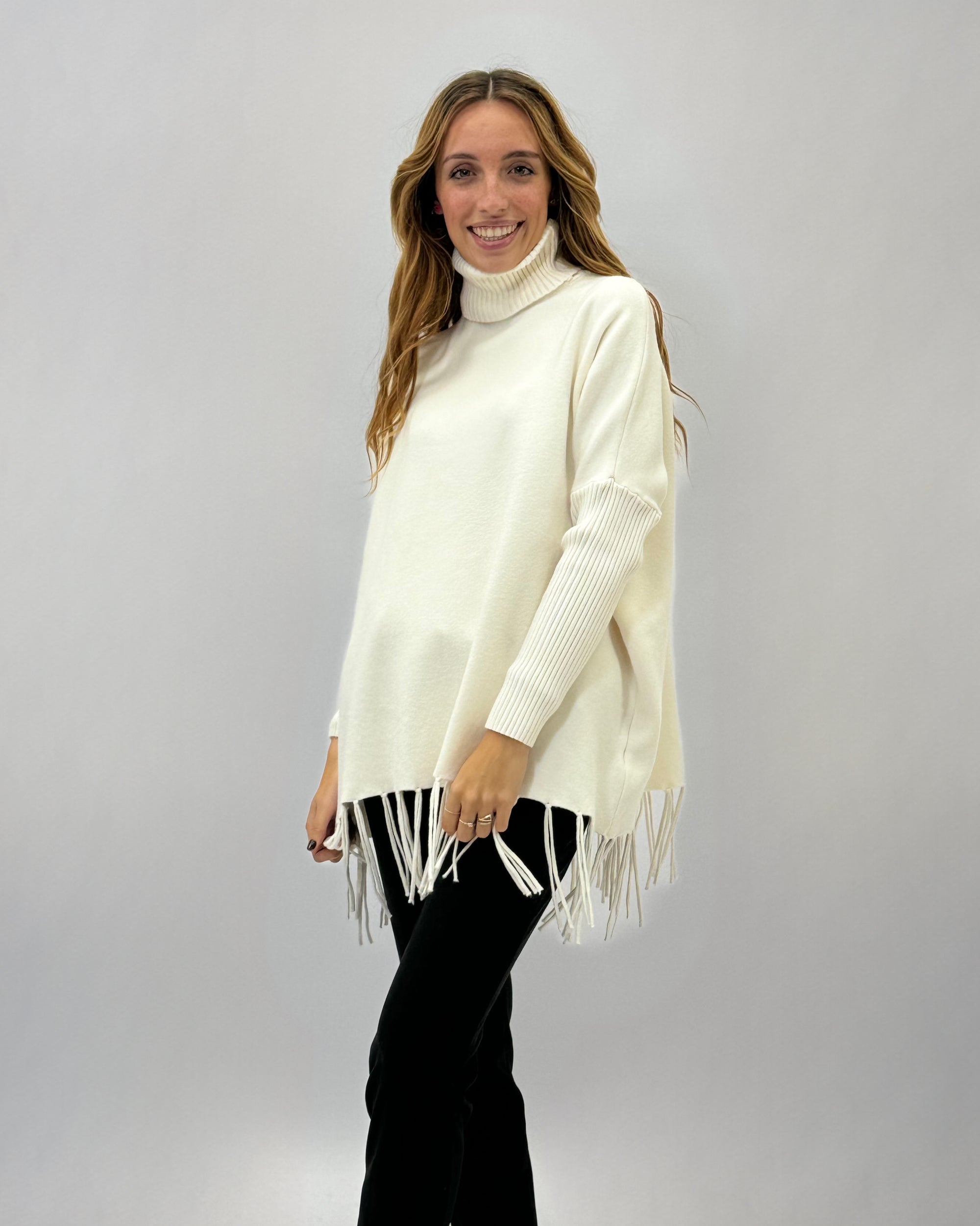 Pullover dolcevita con frange