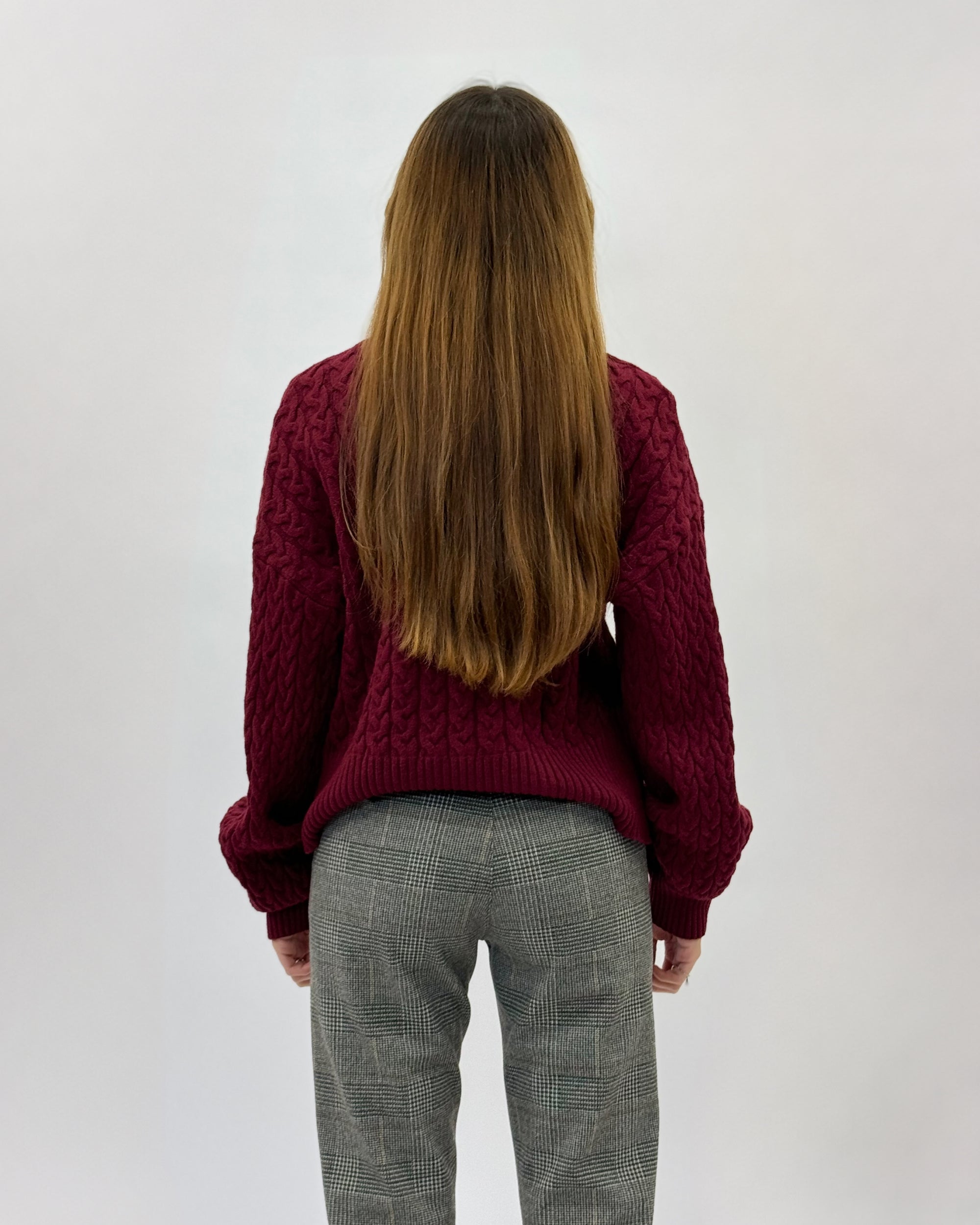 Maglione dolcevita con intrecci