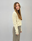 Maglione morbido con intrecci e rotture
