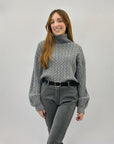 Maglione dolcevita con intrecci