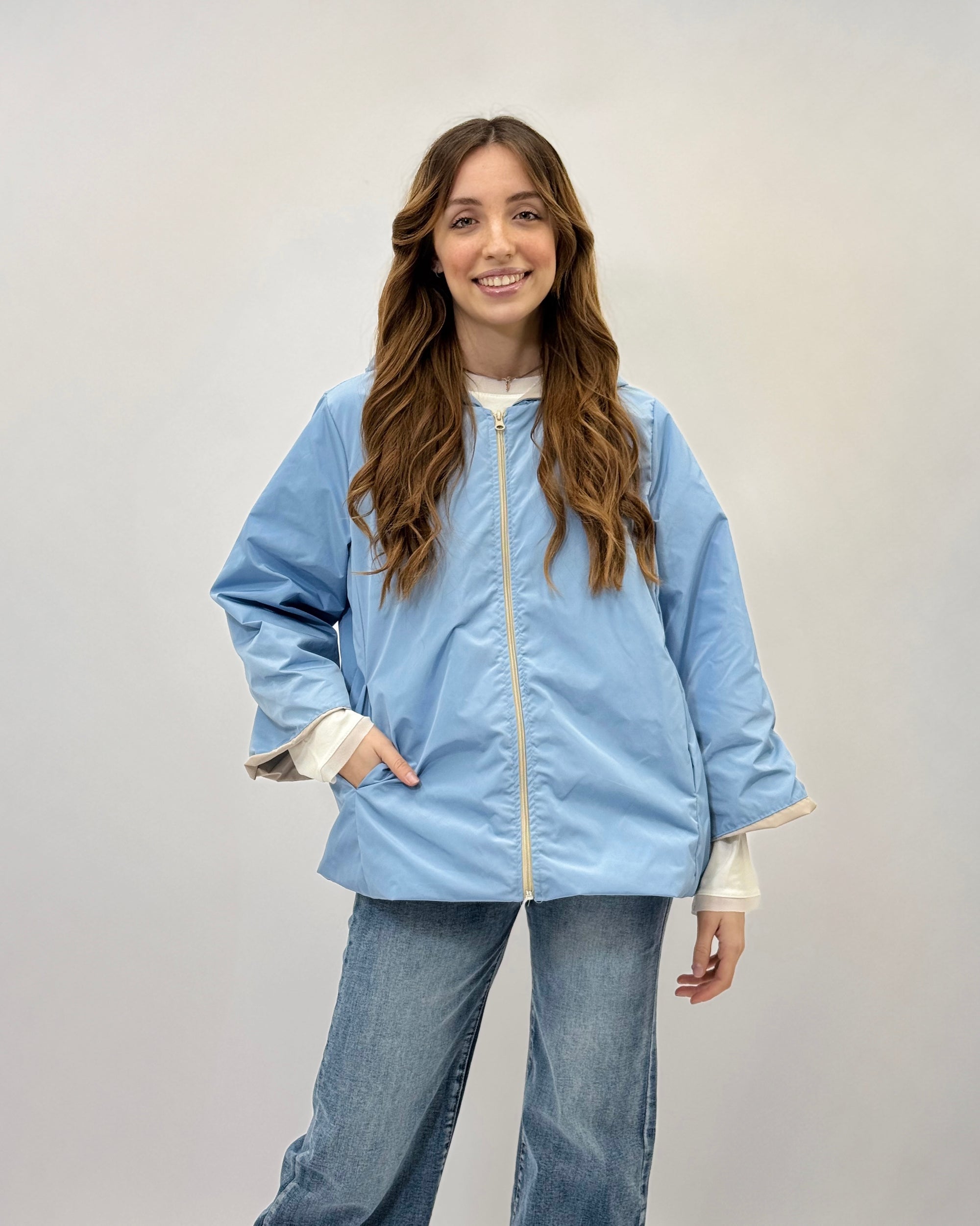 Giubbino con cappuccio e interno beige