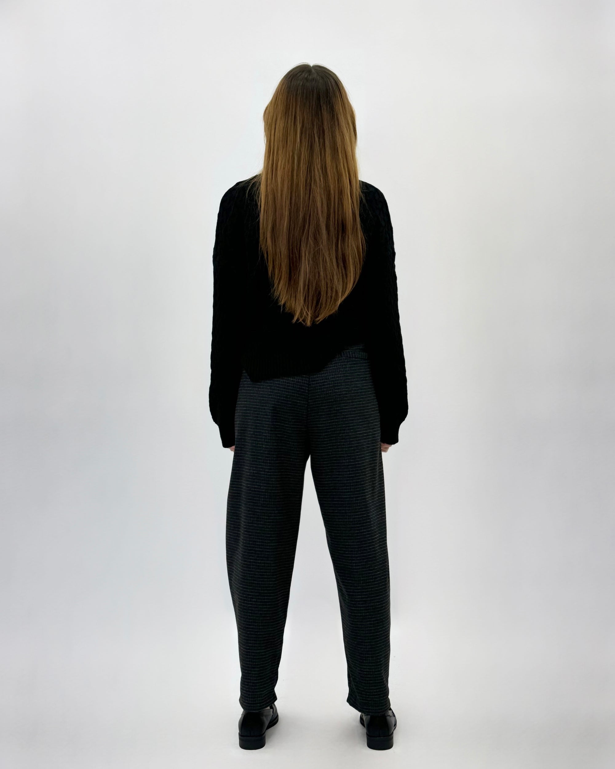 Pantaloni con pences stampa quadri carrot fit