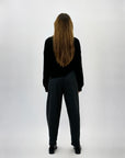 Pantaloni con pences stampa quadri carrot fit