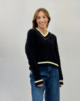 Maglione intrecci con gioielli
