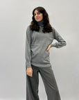 Pullover dolcevita ampio con gioielli