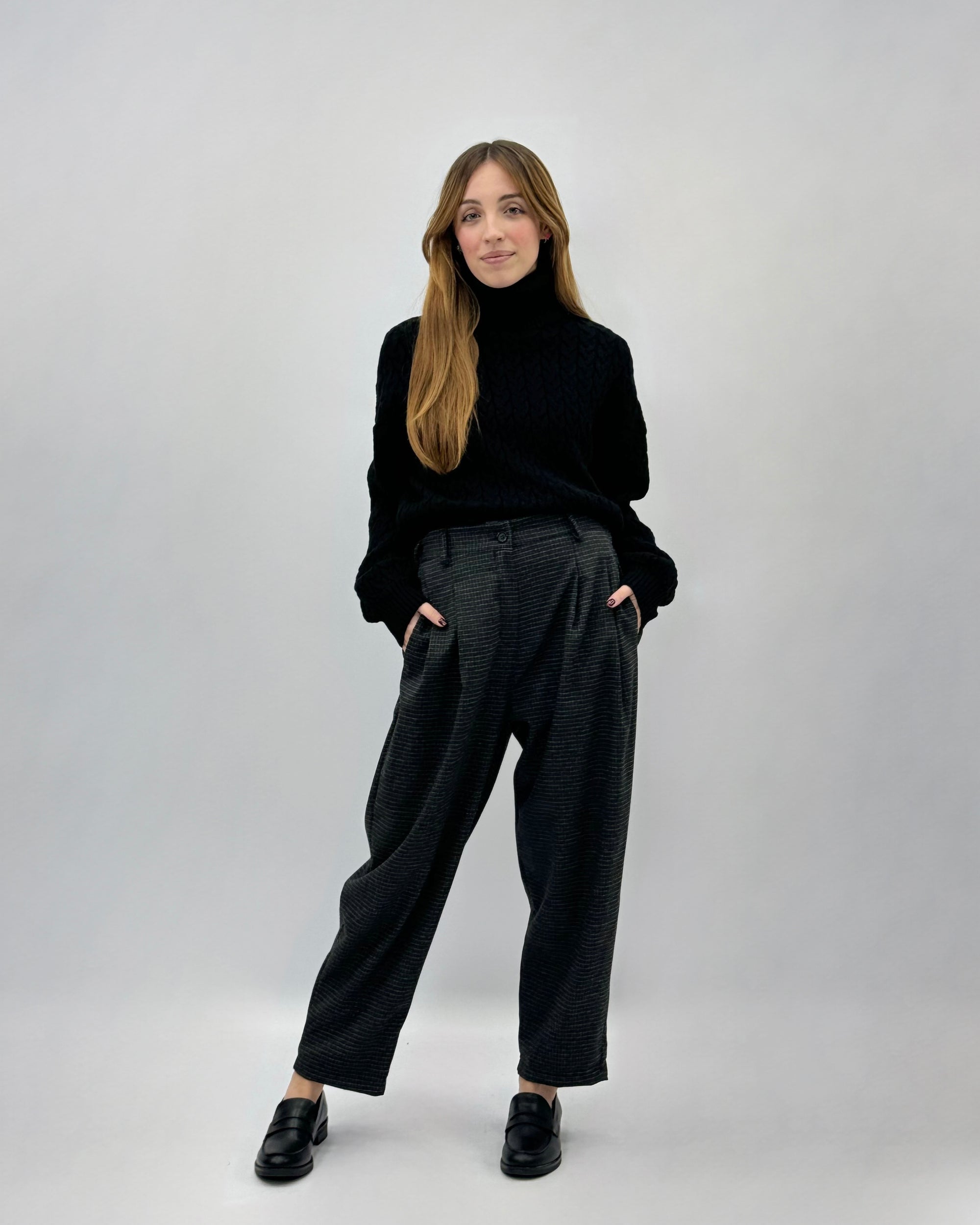 Maglione dolcevita con intrecci