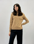 Pullover tinta unita con bottoni laterali