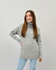 Maglione ampio dolcevita intrecciato
