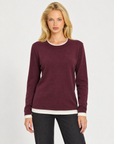Maglia donna girocollo con bordi a contrasto Bordeaux indossata da Polly 7, vista frontale