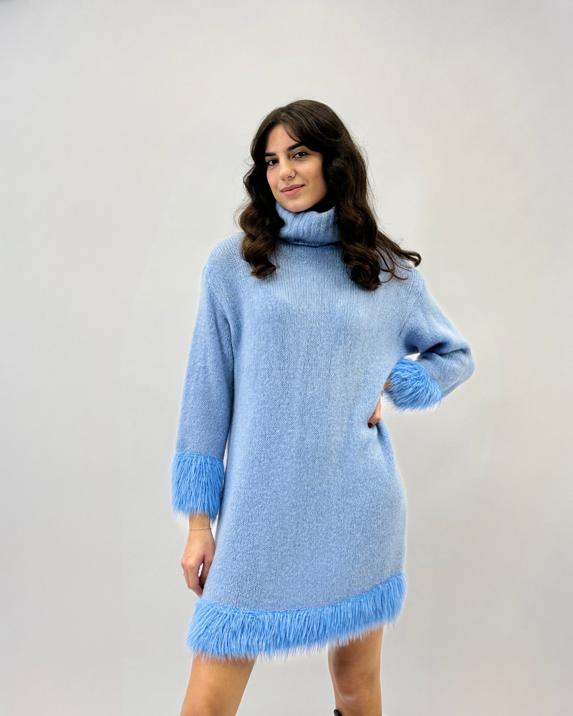 Abito premium dolcevita in lana mohair con piume