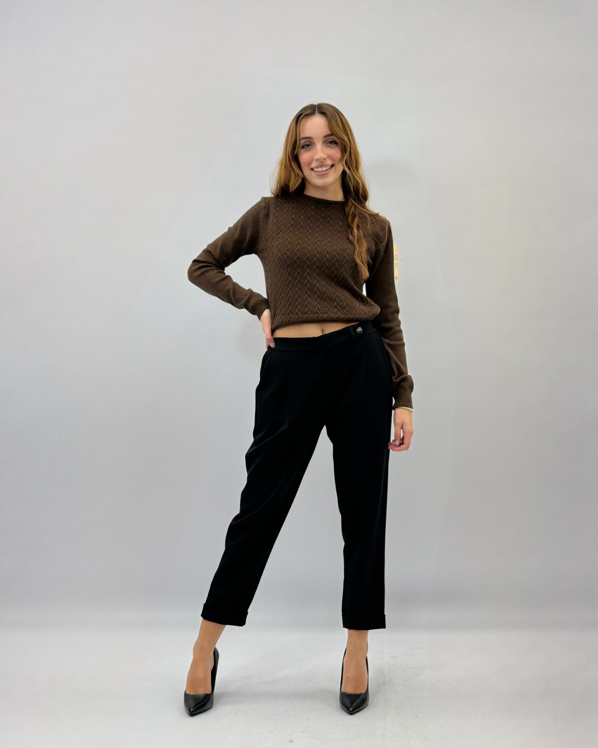 Pullover crop con intrecci