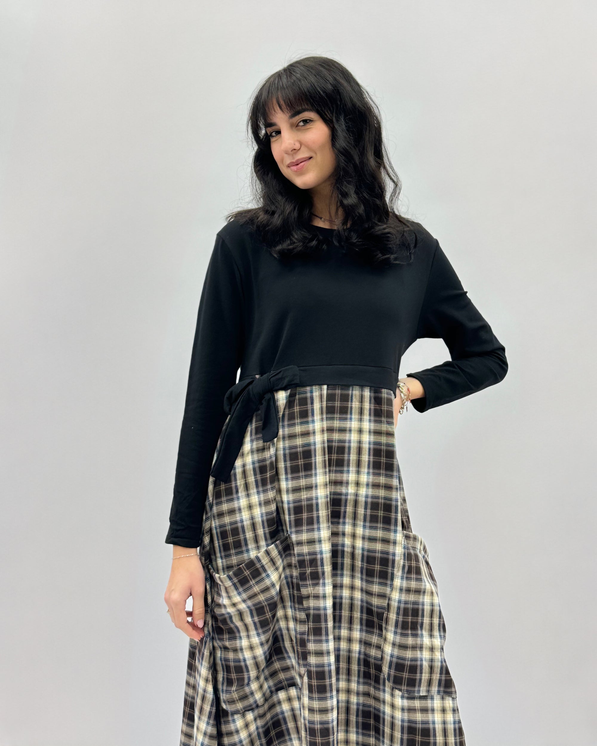 Abito lungo con gonna tartan e fiocco taglia comoda
