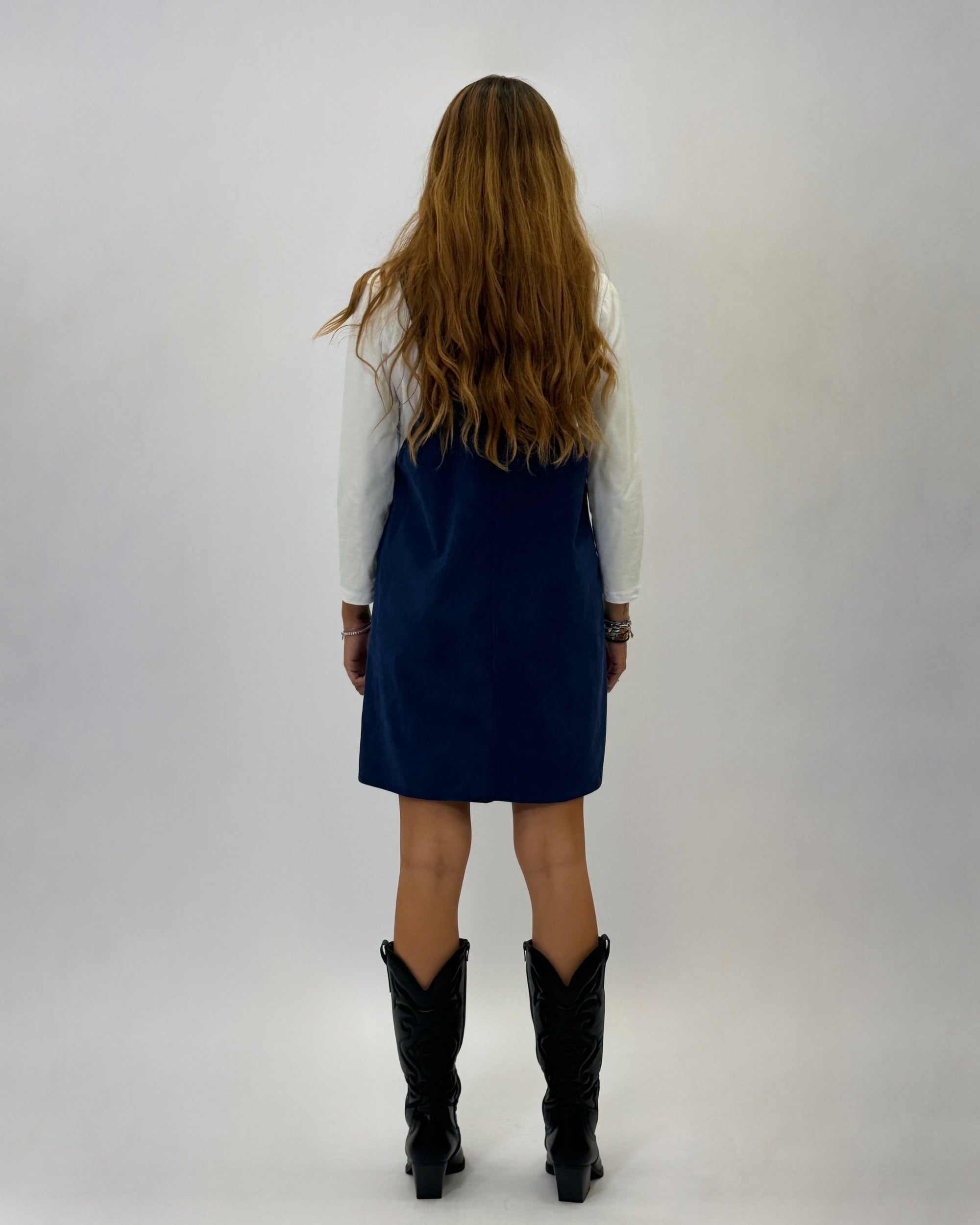 Abito con salopette in suede