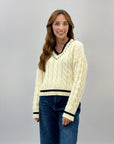Maglione intrecci con gioielli