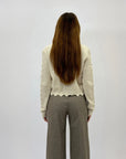 Maglione morbido con intrecci e rotture