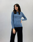 Maglia costine con scollo particolare