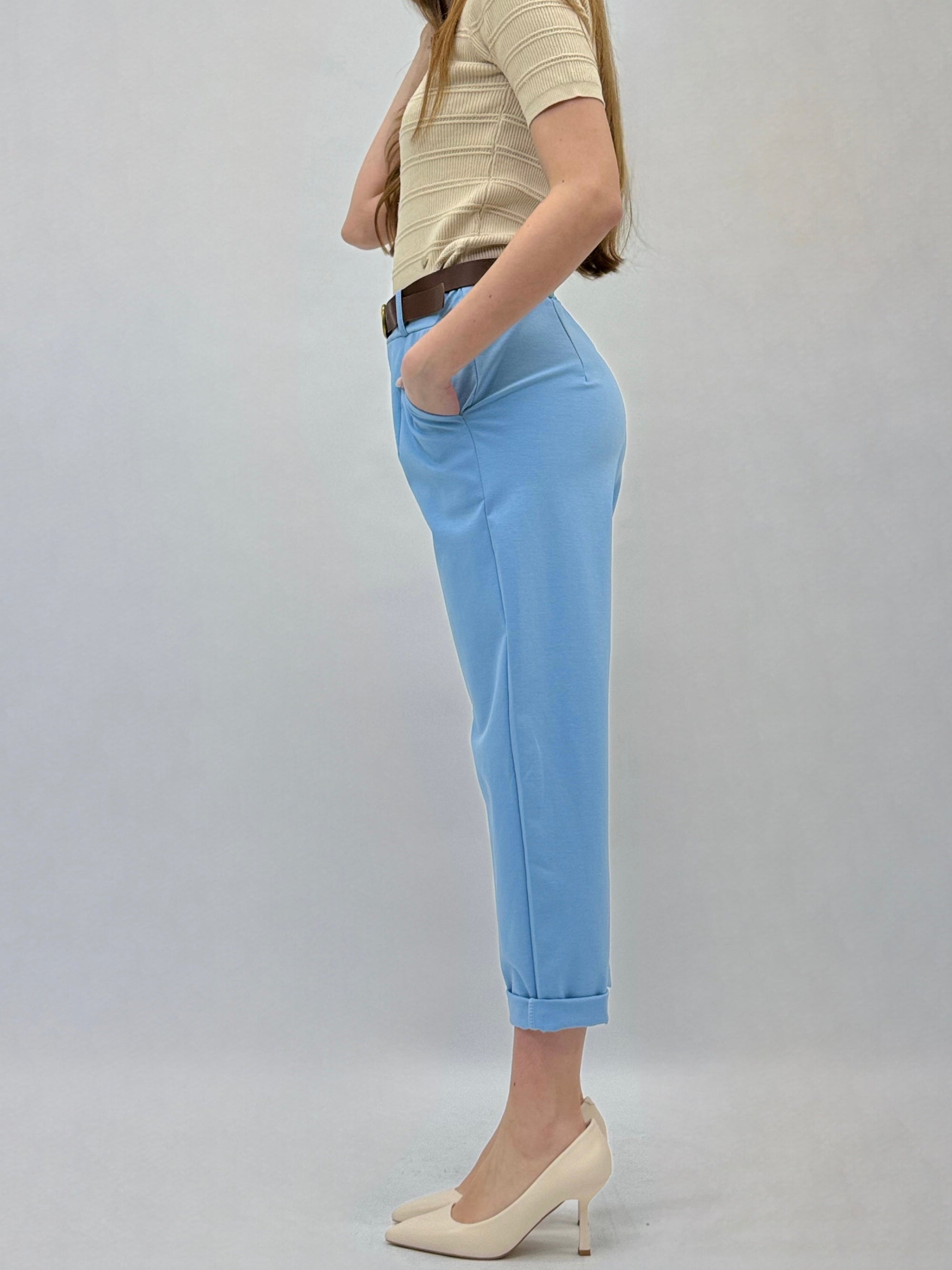 Pantaloni con cintura e tasche