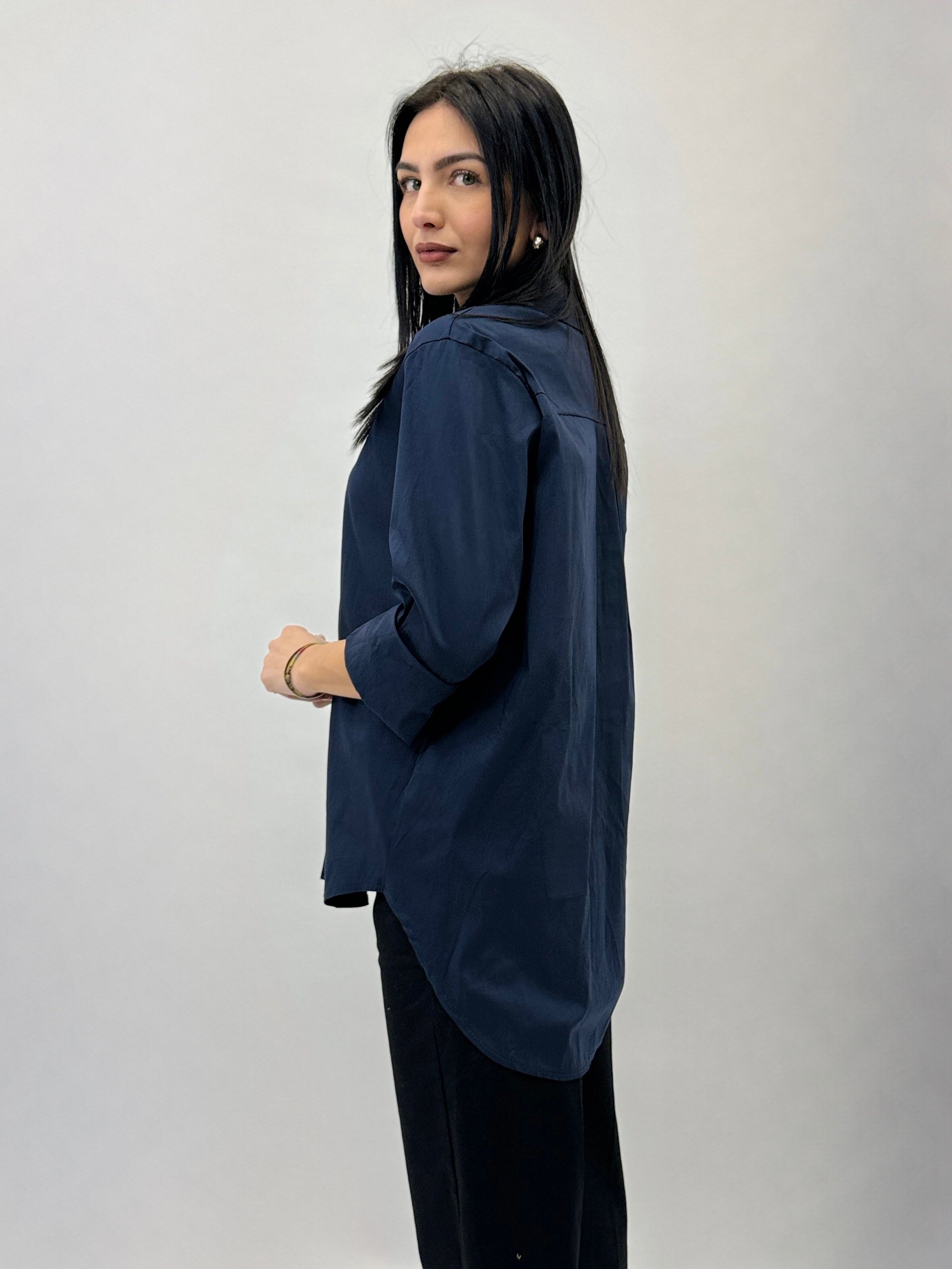 Camicia tinta unita con maniche lunghe