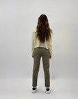Pantaloni spigati con vita elasticizzata