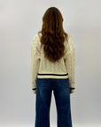 Maglione intrecci con gioielli