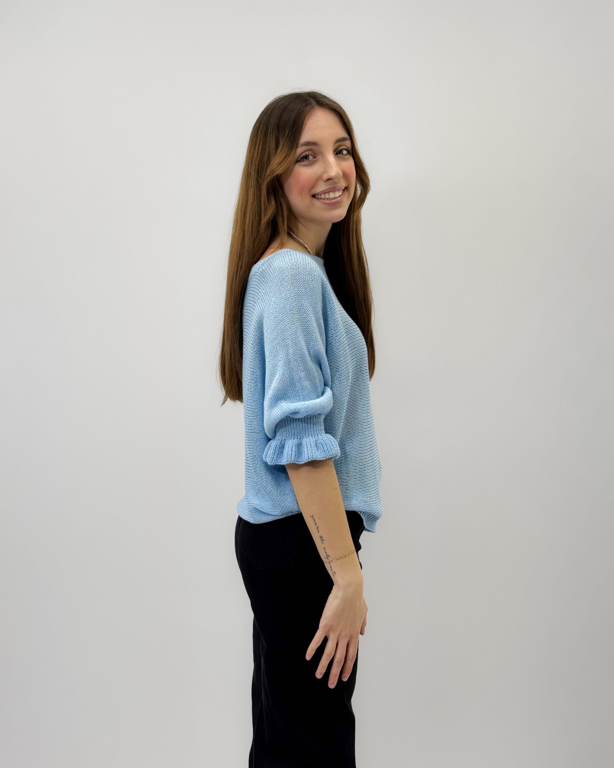 Maglia con manica volant e fiocco