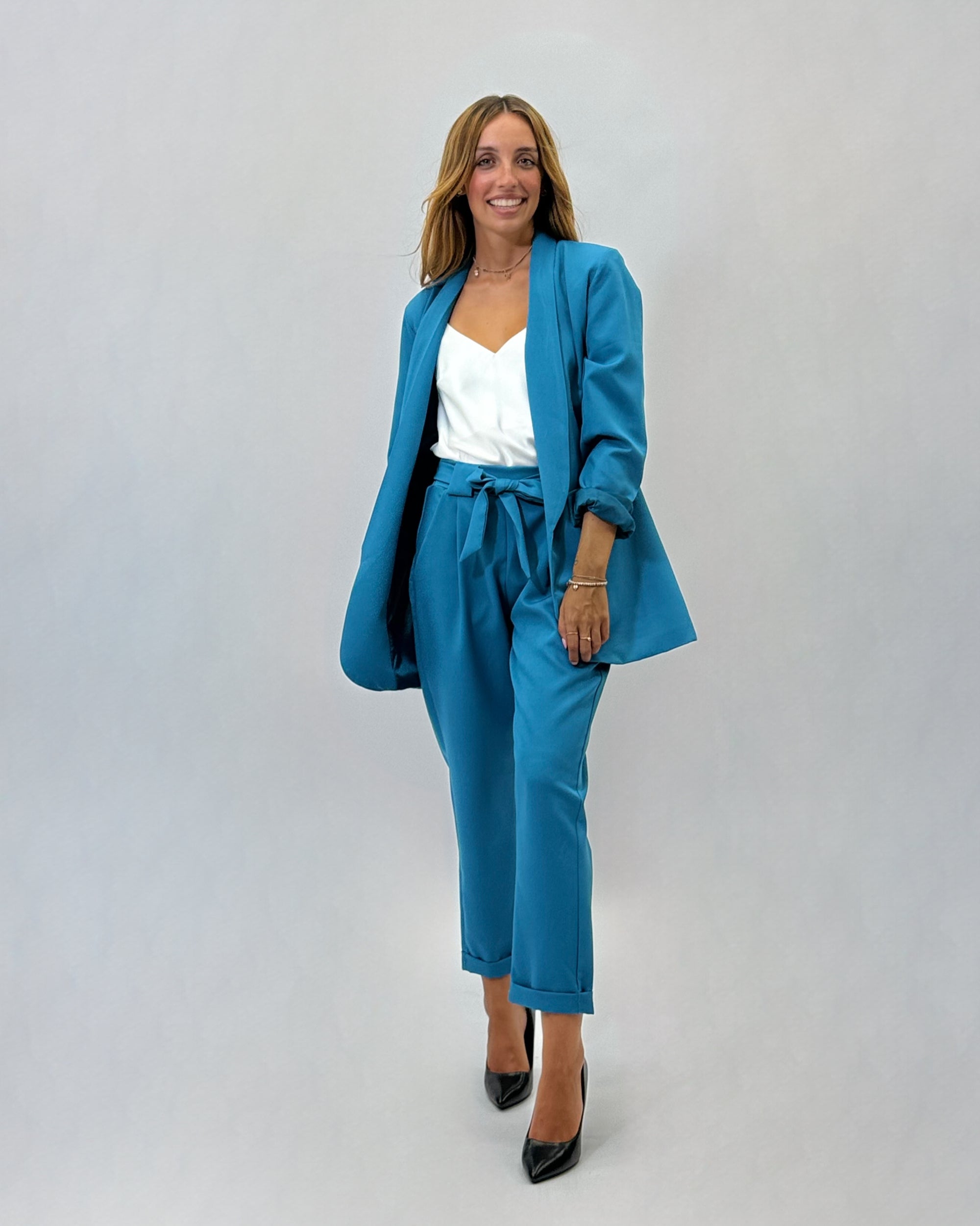 Completo giacca e pantalone con fiocco