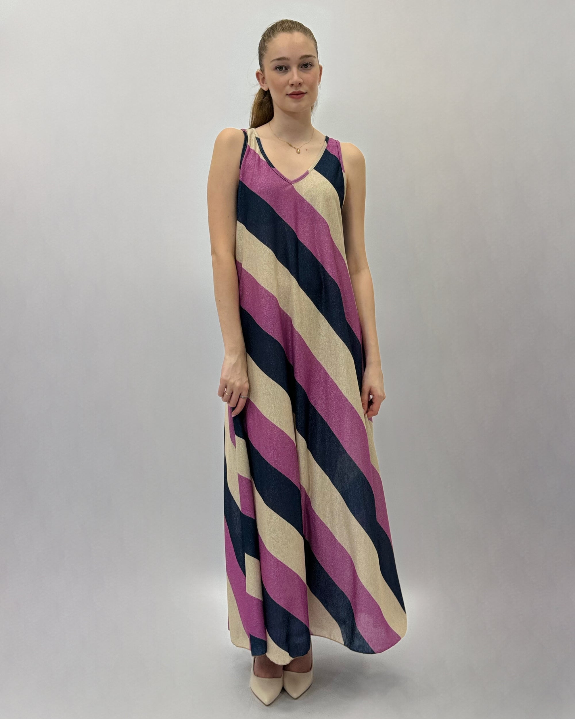 Abito lungo smanicato con effetto lurex
