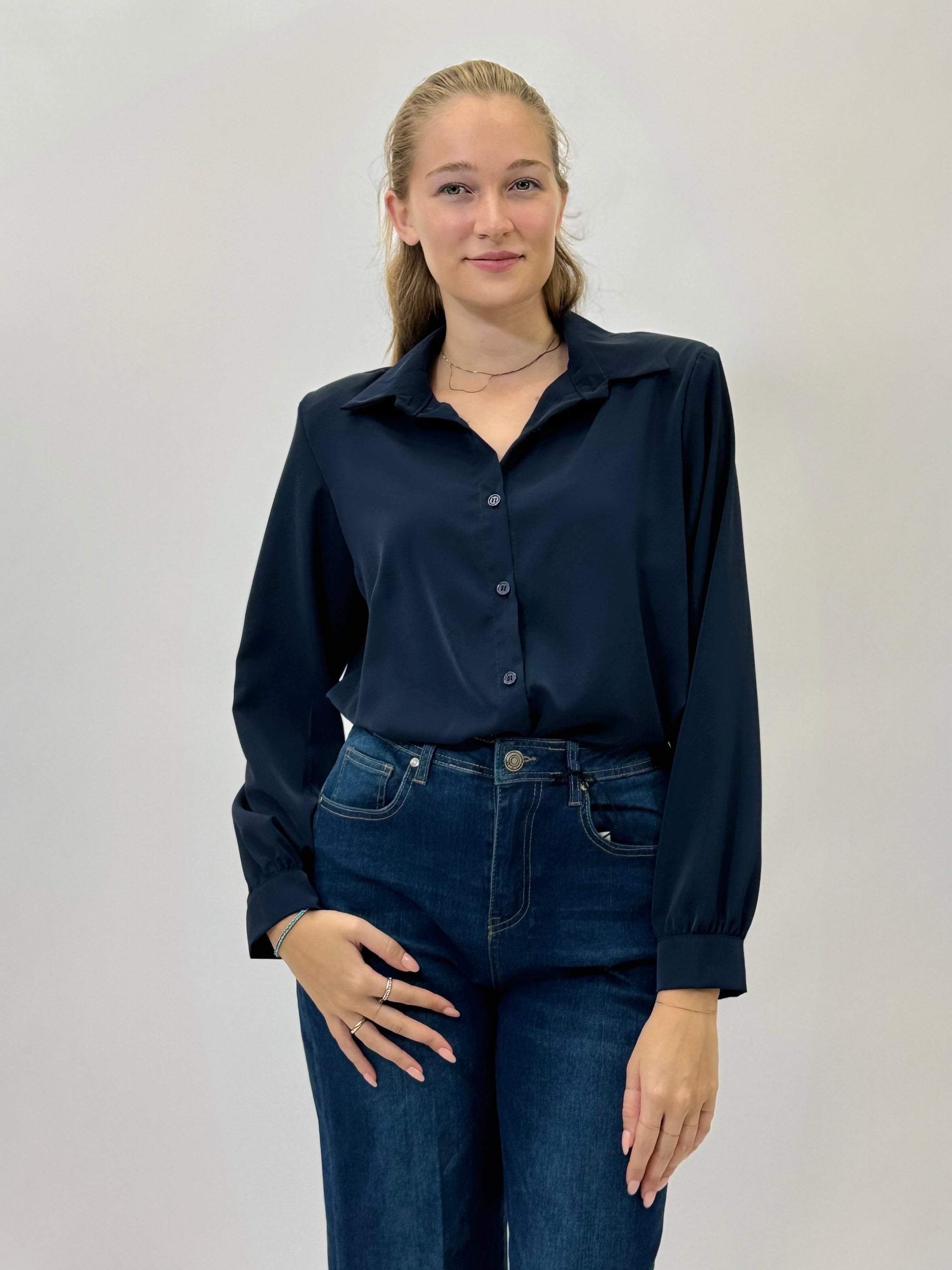 Camicia con spalle imbottite