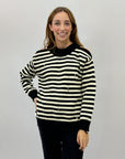 Maglione righe con cut out spalle e gioielli