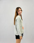 Maglione morbido con fiori ricamati