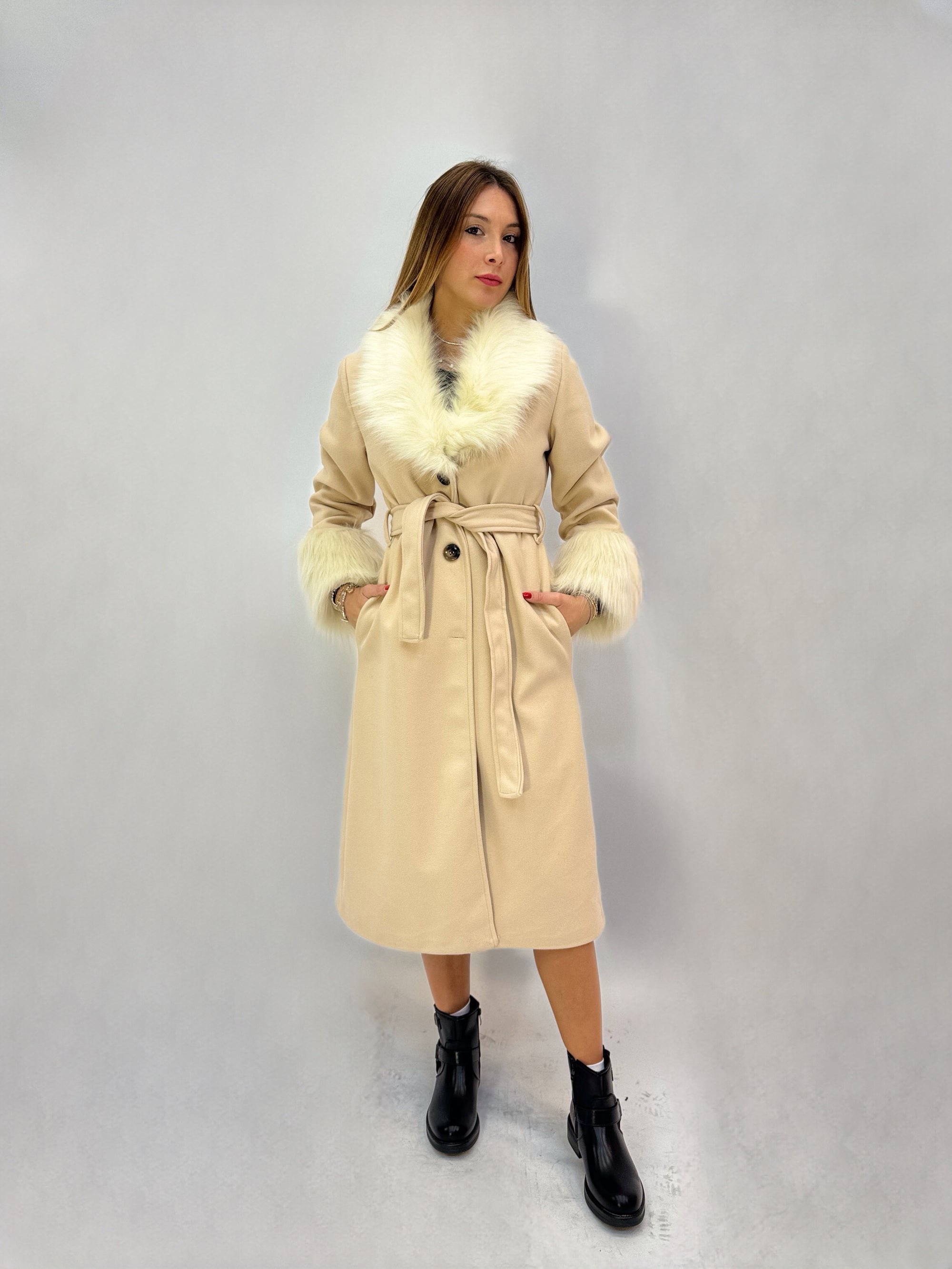 Cappotto lungo foderato con pelliccia sintetica