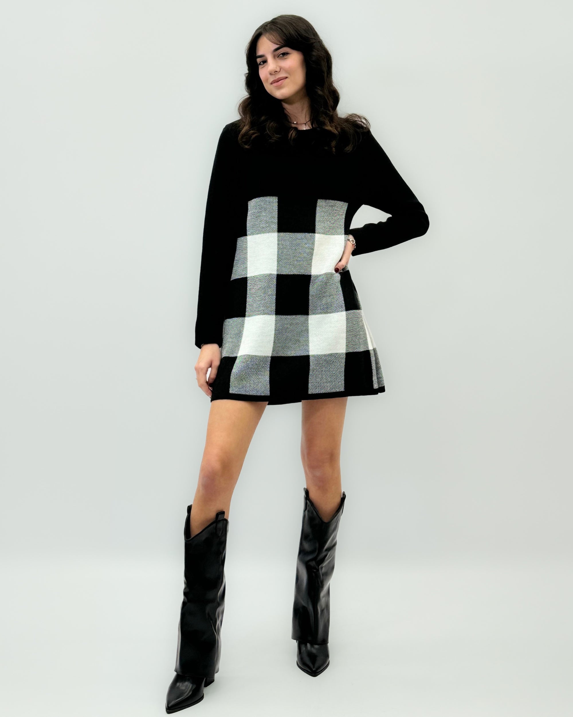 Abito in maglia con fantasia a quadri