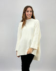 Pullover ampio con bottoni dietro