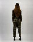 Pantaloni con pences stampa quadri carrot fit