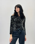 Maglietta con paillettes e scollo a bardot