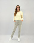 Pantaloni spigati con vita elasticizzata