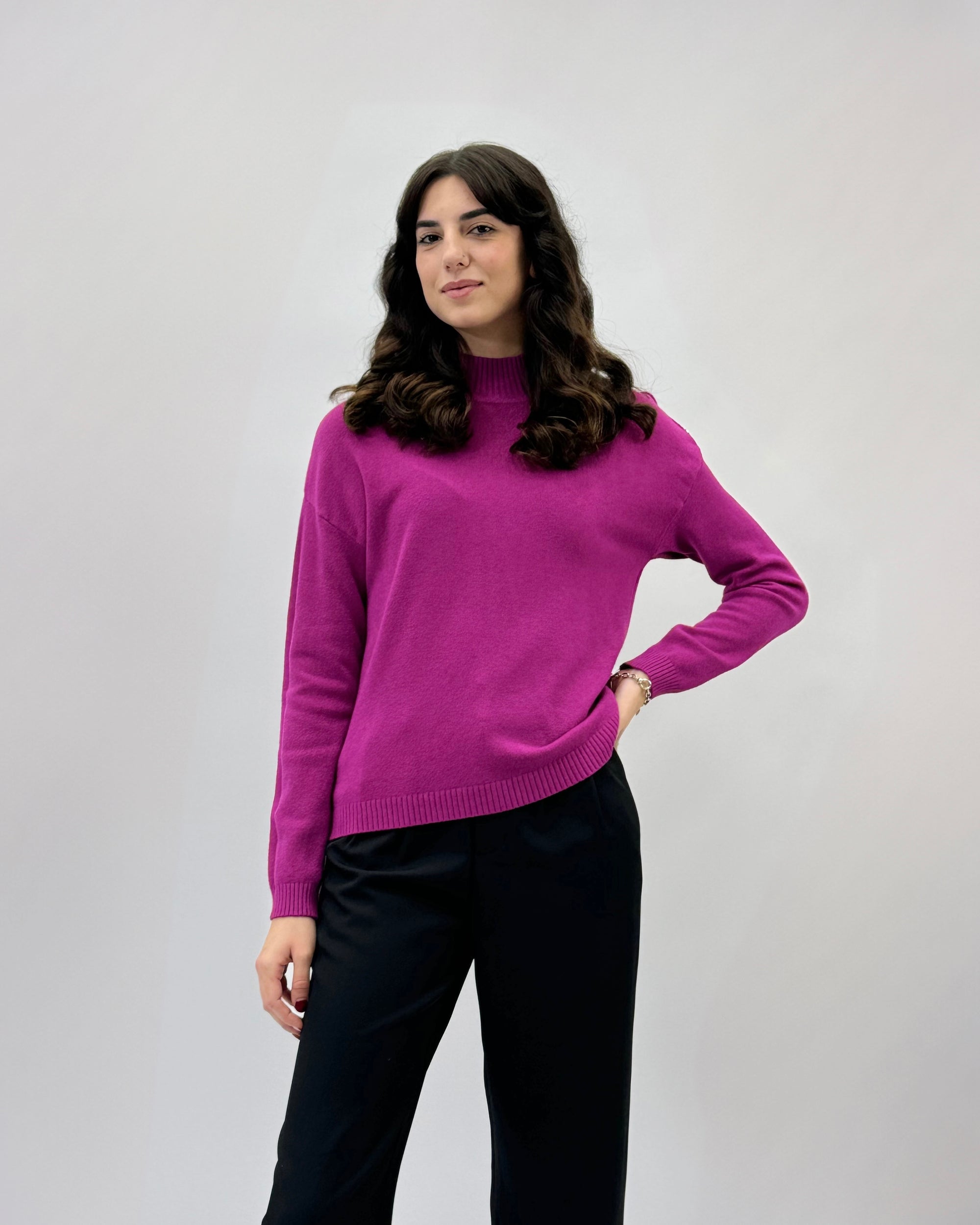 Pullover tinta unita con bottoni laterali