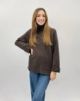 Maglione dolcevita ampio con tasche