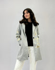 Cappotto in panno con chiusura bottone con scritta